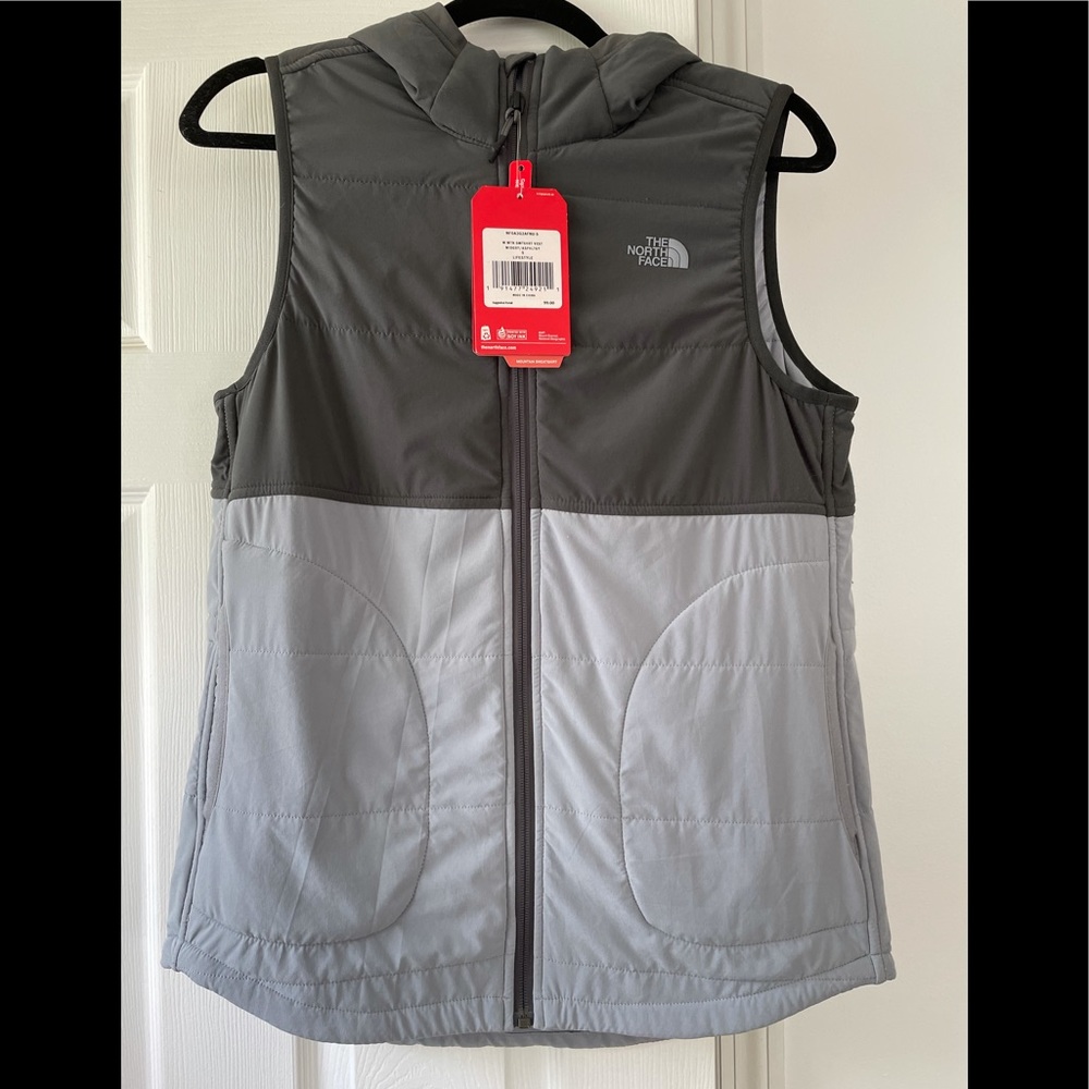 NWT The North Face lightweight vest with hood s